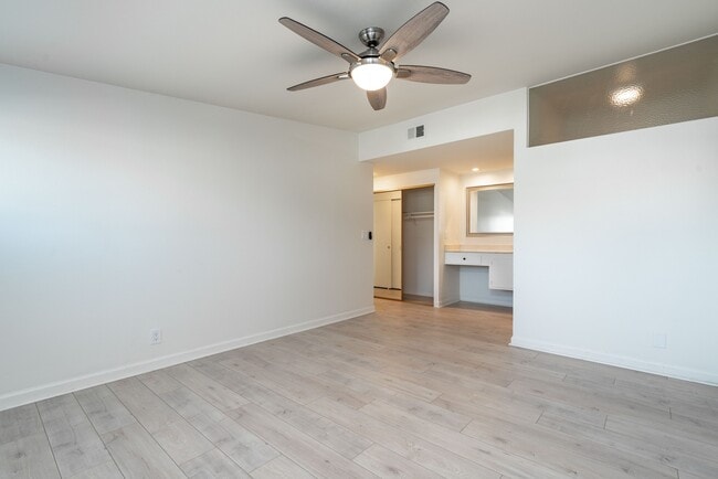 Building Photo - Beautifully Remodeled Tri-Level Condo With...