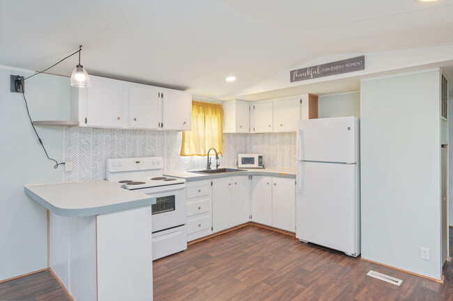 Building Photo - 2725 FL-83
