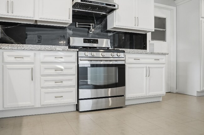 Building Photo - 725 Patricia Ave