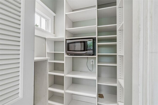 Building Photo - 1107 W Horatio St