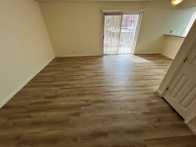 Building Photo - BEAUTIFUL 2 BEDROOM 2 BATHROOM SINGLE STOR...