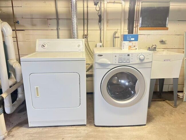 Building Photo - 9 St James Rd