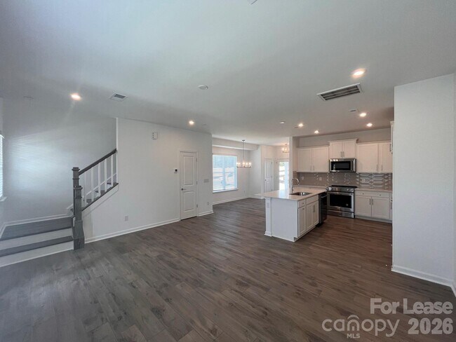 Building Photo - 16305 Leading St