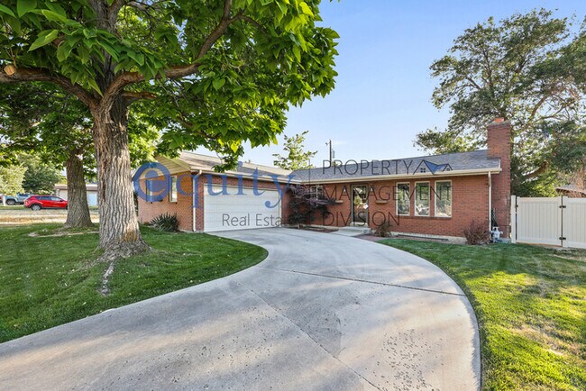 Building Photo - 7102 Brookhill Dr E