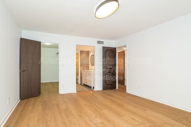 Building Photo - 590 Sarah Ln