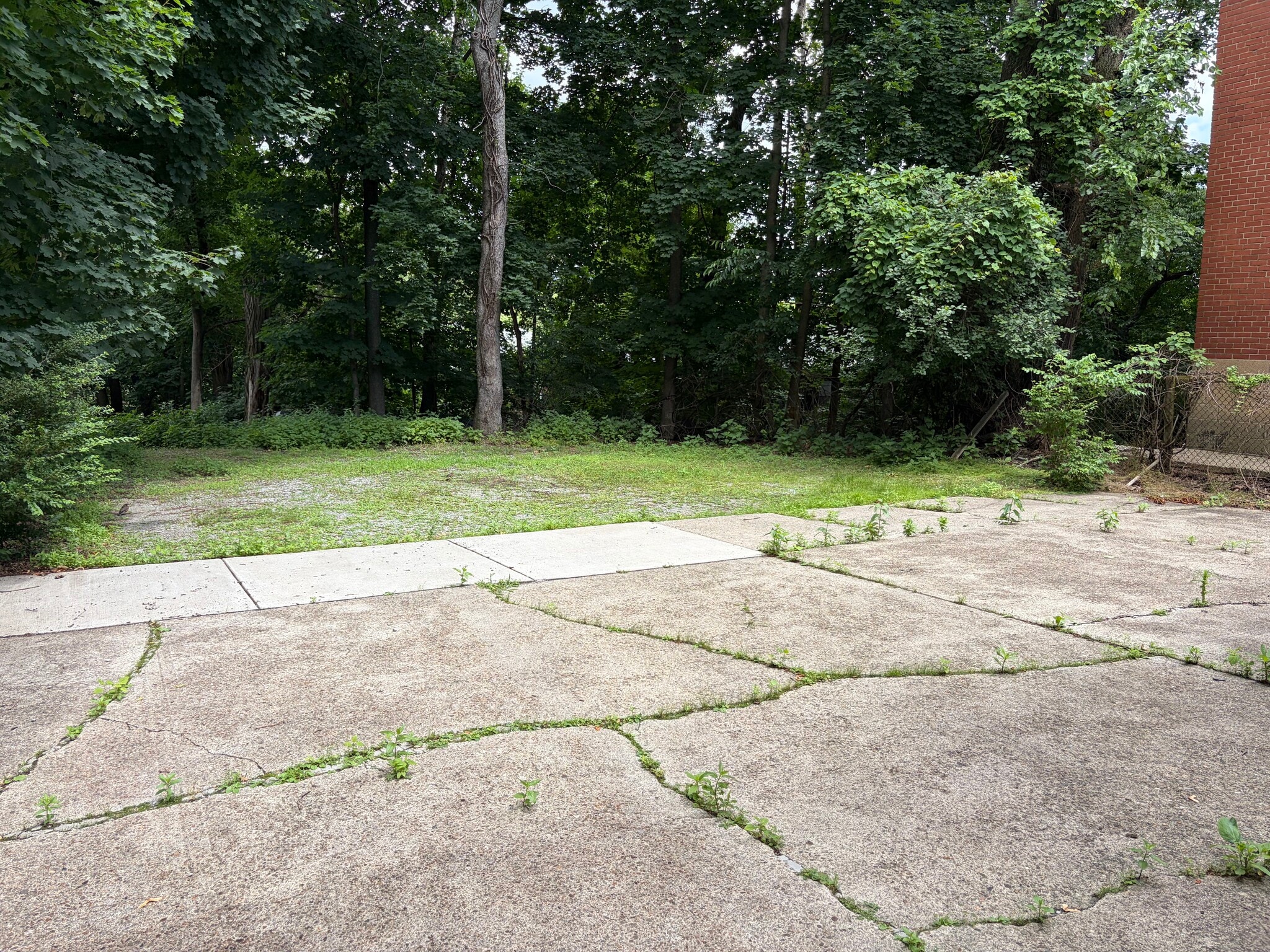 Building Photo - 5718 Munhall Rd