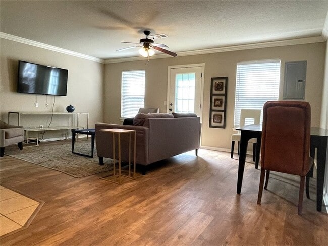 Building Photo - 1063 W Malibu St