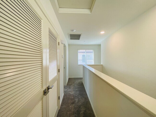 Building Photo - $2,395 Alluvial & Fowler, 3 Bedroom Home -...