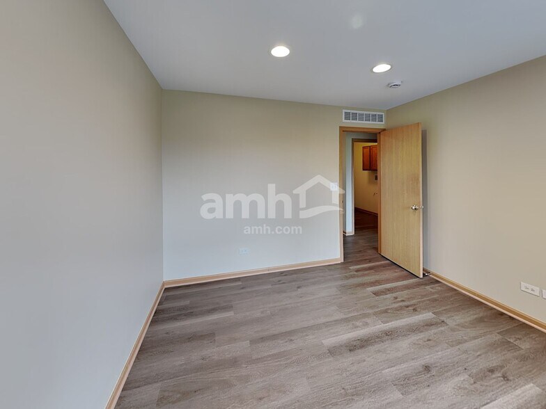 Building Photo - 818 Glen Cove Ln