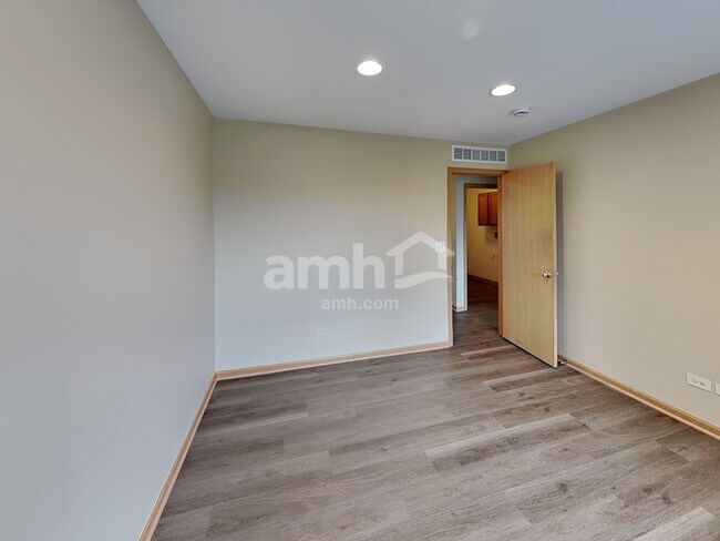 Building Photo - 818 Glen Cove Ln