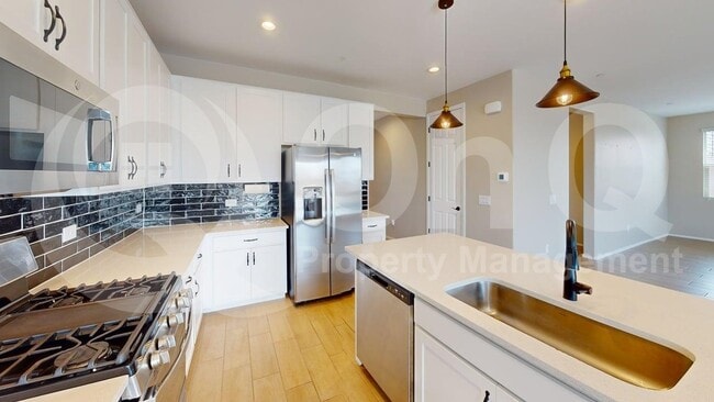 Building Photo - 10587 W Chadwick Dr
