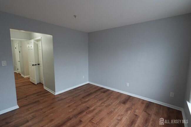 Building Photo - 421 Waterford Dr