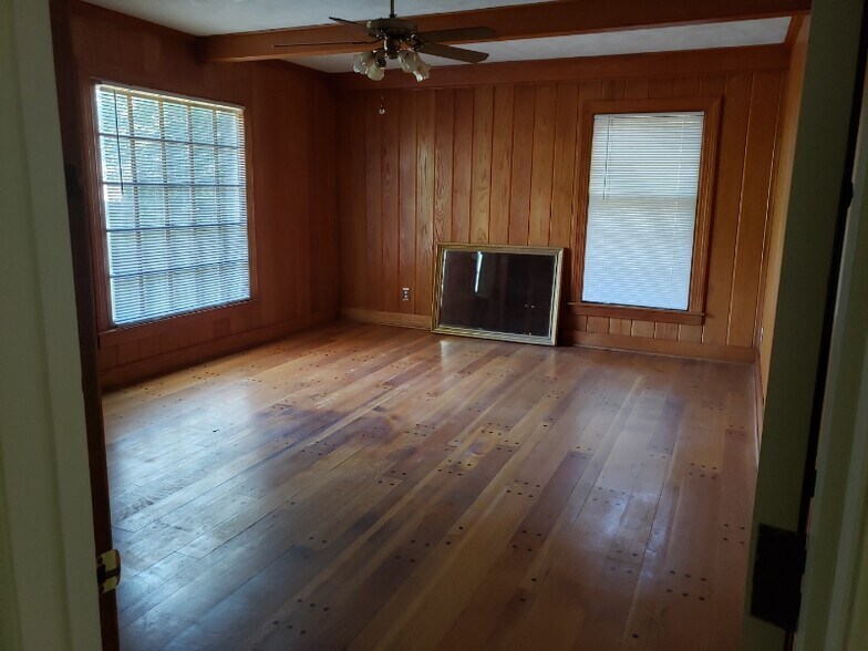 Building Photo - 5390 Walnut Grove Rd