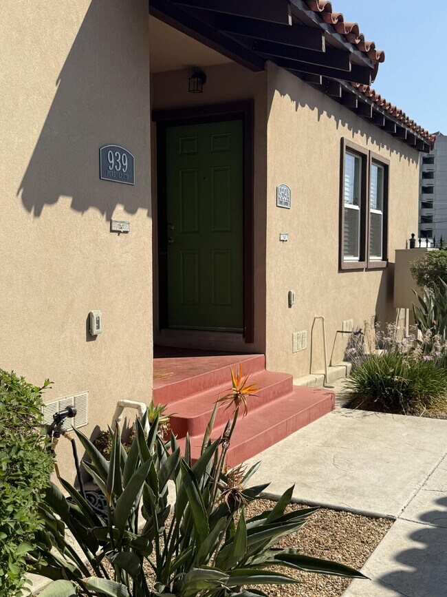 Building Photo - MOVE IN SPECIAL ***Reduced application fee...