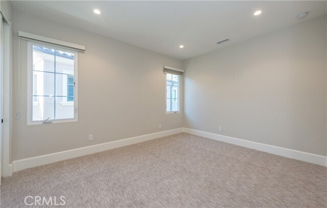 Building Photo - 152 Statura