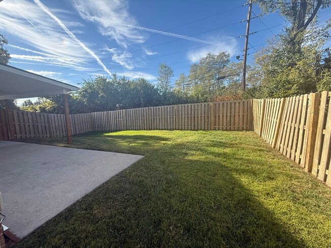 Building Photo - 858 Melanie Ln