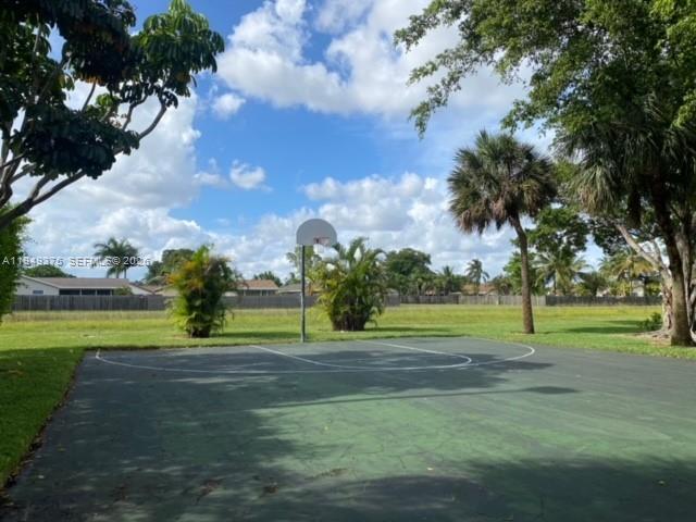 Building Photo - 9999 Summerbreeze Dr