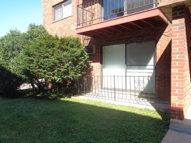 Building Photo - 6338 W 99th Pl