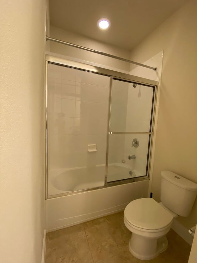 Building Photo - Exquisite 6-Bedroom Estate with Private Po...