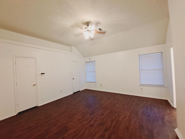 Building Photo - 2 Story 3/2.5/2 with 2 living and 2 dining...