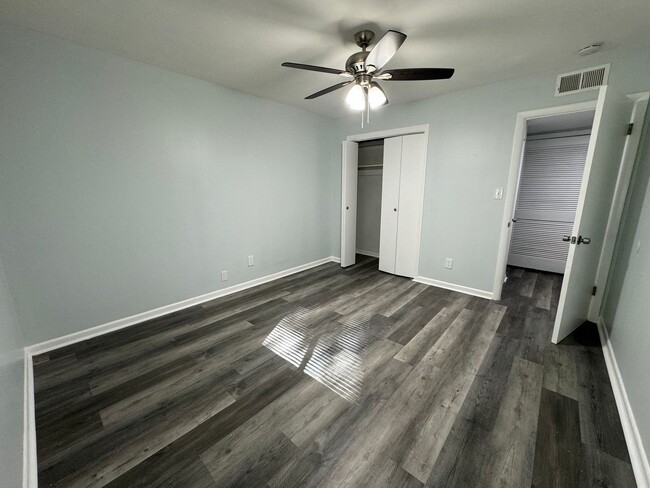 Building Photo - Miller Manor Apartments (Ask About our Mov...