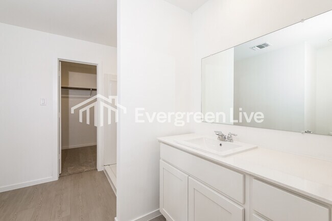 Building Photo - 12516 Huntington Rdg Wy