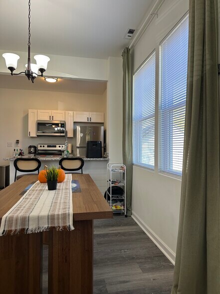 Building Photo - 152 Gregg St