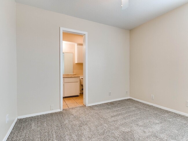 Building Photo - Just remodeled Duplex Home