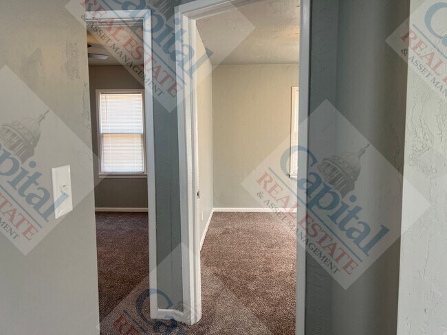 Building Photo - Cozy 2 Bedroom