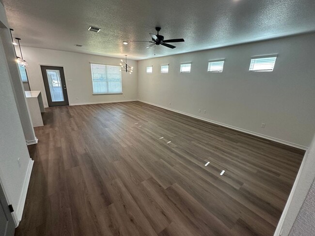 Building Photo - AVAILABLE NOW!