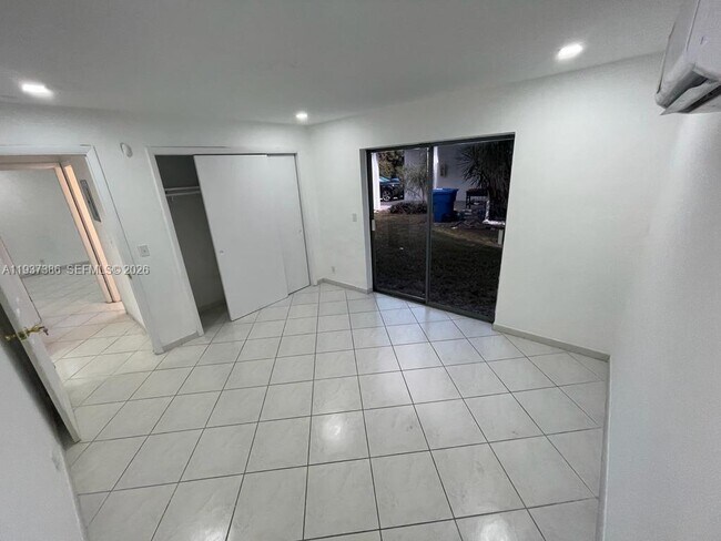 Building Photo - 5401 Hollywood Blvd