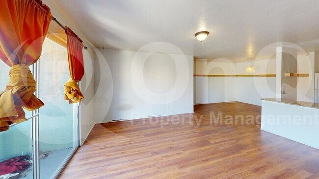 Building Photo - 812 S Langley Ave
