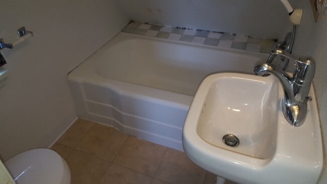 Building Photo - 1 bedroom apartment on 2 floor