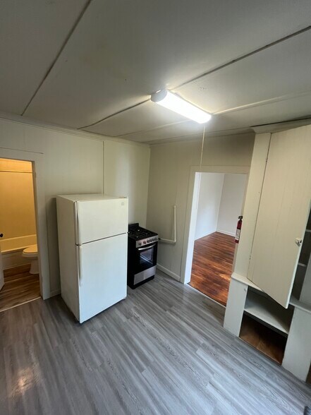 Building Photo - 4 Truesdell St