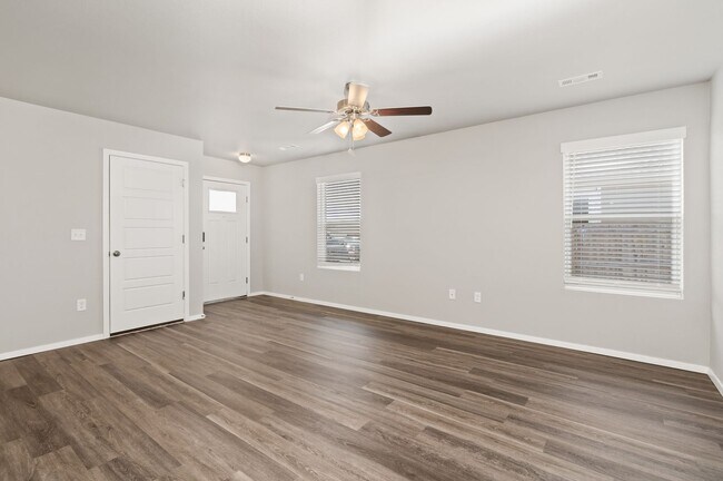 Building Photo - Available Now! 3-Bed, 2-Bath Duplex with Full-Service Lawn Care in Lawlis Ranch