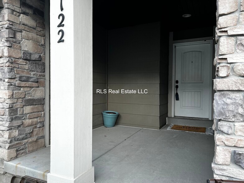 Building Photo - 122 S 1800 W