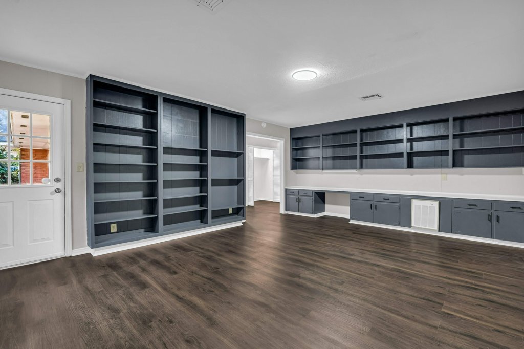 Building Photo - 706 Park Cir