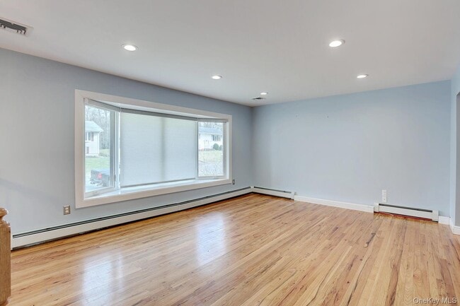 Building Photo - 6 Hemlock Ln