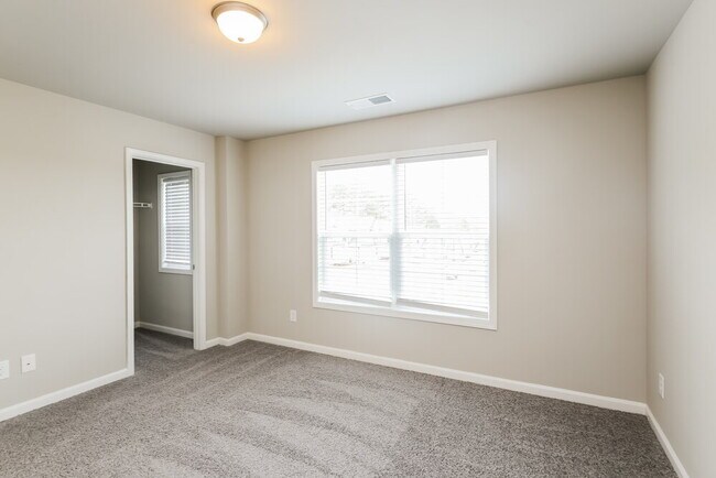 Building Photo - 3327 BRYANT Mdws Cir