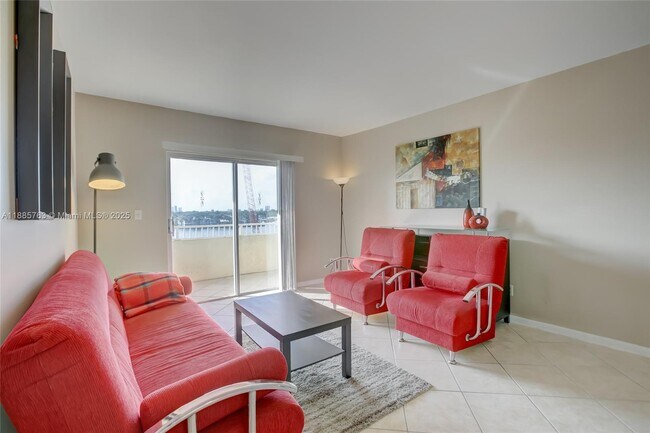 Building Photo - 200 S Birch Rd