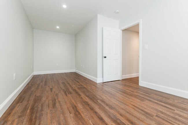 Building Photo - 34 Upham Ave