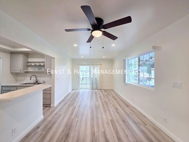 Building Photo - 1084 Walnut Ave