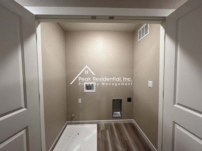 Building Photo - 2973 Bowery Ln