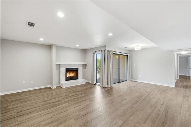 Building Photo - 605 Candler St