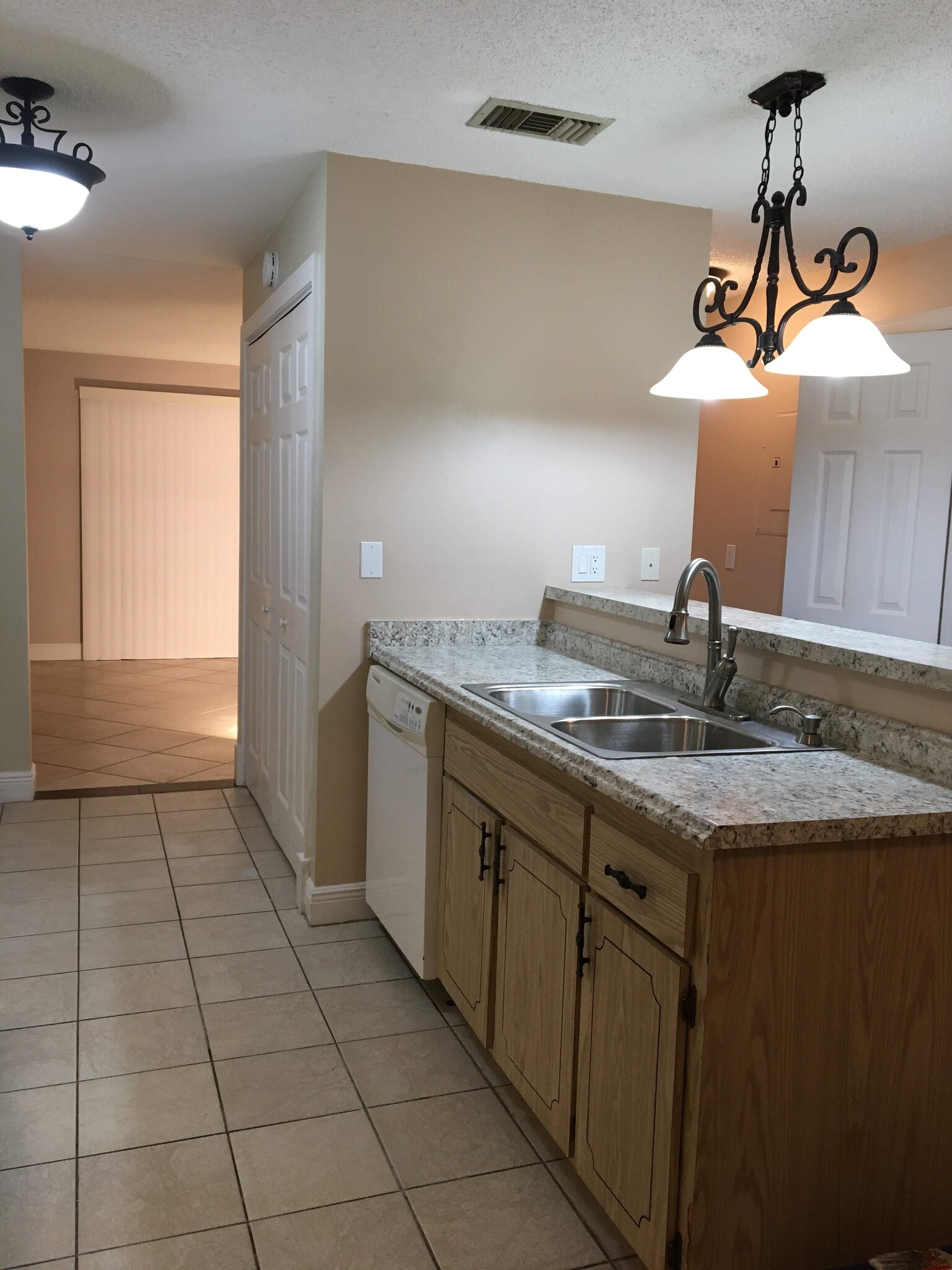 Building Photo - 294 W Towne Pl