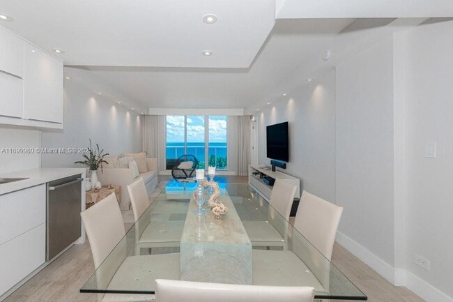 Building Photo - 2301 Collins Ave