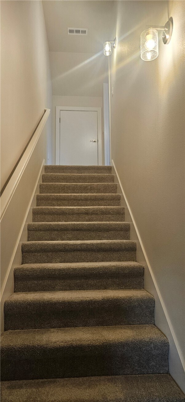 Building Photo - 516 S Benchmark Ln