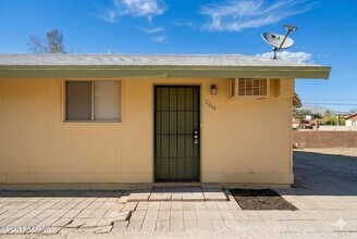 Building Photo - 2466 N Treat Ave