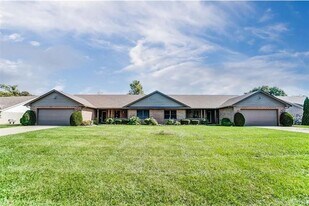 Building Photo - 451 S Wolf Creek Pike