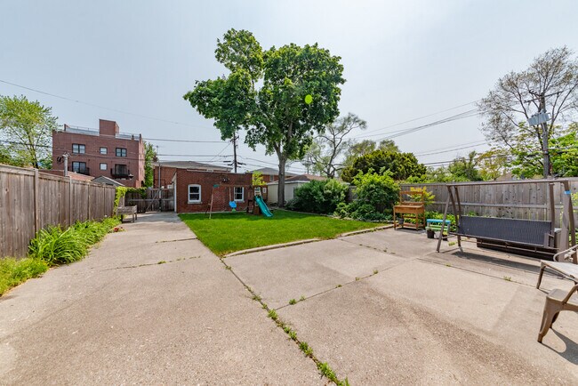 Building Photo - 426 S Elmwood Ave